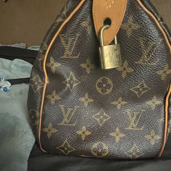 Authentic Louis Vuitton $800 - Picture 5 of 7